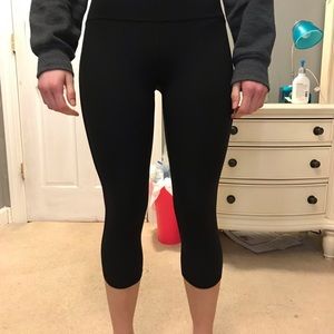 LULULEMON crop black leggings